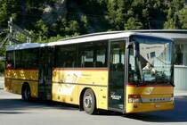 PostAuto Setra 313 UL 'VS 241 975' am 16.6.19 beim verlassen des Bahnhofplatzes in Leuk.
