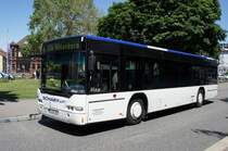Bus Kaiserslautern / Verkehrsverbund Rhein-Neckar: Neoplan Centroliner Ü (KL-EC 44) von Schary-Reisen GbR, aufgenommen im Juni 2019 am Hauptbahnhof in Kaiserslautern.