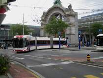 vbl Nr. 414 (Hess Lightram 4 BGGT-N2D) am 10.6.2019 beim Bhf. Luzern