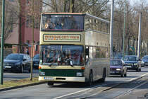 P-TS 707 ist als Stadtrundfahrt in Potsdam unterwegs. Aufgenommen wurde ein MAN SD 202 / Potsdam Glienicker Brücke.