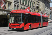 Volvo Hybrid Bus 888, auf der Linie 17, bedient die Haltestelle Bärenplatz. Die Aufnahme stammt vom 25.06.2019.