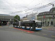 vbl Nr. 212 (Hess Swisstrolley 3 BGT-N2C) am 10.6.2019 beim Bhf. Luzern