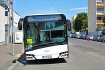 Transdev Rhein Main Solaris Urbino 18 SEV Linie für die VGF U-Bahn Linien U4 und U7 am 06.07.19 in Frankfurt Enkheim 