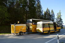Postbus im Safiental Abzw. Tenna Postanhänger wird an anderen Bus übergeben 3.6.19