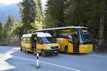 Postbus im Safiental Abzw. Tenna Postanhänger wird an anderen Bus übergeben 3.6.19