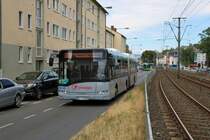 Transdev Solaris Urbino 18 als SEV Linie für die VGF U-Bahn Linien U1 U2 U3 und U8 am 06.07.19 in Frankfurt Eschersheim 