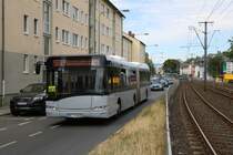 Transdev Solaris Urbino 18 als SEV Linie für die VGF U-Bahn Linien U1 U2 U3 und U8 am 06.07.19 in Frankfurt Eschersheim 