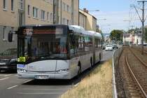 Transdev Solaris Urbino 18 als SEV Linie für die VGF U-Bahn Linien U1 U2 U3 und U8 am 06.07.19 in Frankfurt Eschersheim 