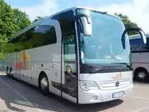 Mercedes Travego von Neubauer-Reisen aus Deutschland im Stadthafen Sassnitz am 29.05.2016