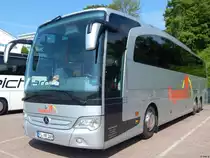 Mercedes Travego von Neubauer-Reisen aus Deutschland im Stadthafen Sassnitz am 29.05.2016