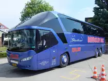Neoplan Starliner von Bindslev Bus aus Dänemark in Sassnitz am 31.05.2016