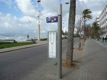 24.11.08,Haltestelle der EMT Nr.692 f�r die Buslinien 15+25 und f�r den Tren Turistico Nr.52(Traktor mit mehreren Planwagen) an der Platja de Palma.