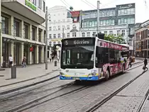 Am 02. August 2019 durchfährt ein Mercedes Benz Citaro des Nahverkehr Schwerin GmbH den Marienplatz. 