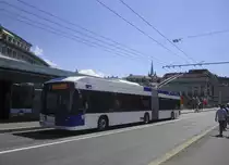 tl Nr. 889 (Hess Swisstrolley 4 BGT-N2D) am 30.7.2019 auf der Grand-Pont zwischen den Haltestellen St-François und Bel-Air