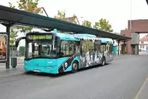ICB Solaris Urbino 12 Wagen 119 mit Fritz Kola Werbung am 11.08.19 in Frankfurt Enkheim 