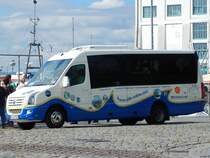 VW Crafter von der Usedomer Bäderbahn im Stadthafen Sassnitz am 20.07.2016