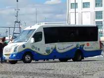 VW Crafter von der Usedomer Bäderbahn im Stadthafen Sassnitz am 20.07.2016