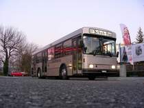 Ein Volvo/R&J B10R (ex RVBW Nr. 54) am Abend des 27.11.08 im Sch�nb�hl als  Schuhbus  - eine rollende Arbeitsschuh-Verkaufsstelle.