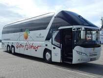 Neoplan Starliner von Meyering-Reisen aus Deutschland im Stadthafen Sassnitz am 06.08.2016