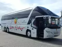 Neoplan Starliner von Meyering-Reisen aus Deutschland im Stadthafen Sassnitz am 06.08.2016