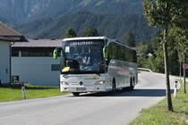 Schienenersatzverkehr für S-Bahn wegen Neubau Vomperbachbrücke, Mercedes-Benz Tourismo von Ledermair in Pill, Innstraße. Aufgenommen 9.8.2019.