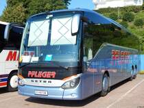 Setra 516 HD von Pfleger aus Österreich im Stadthafen Sassnitz am 17.09.2017