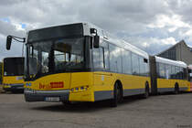 B-V 4383 stehen auf dem Betriebshof Indira-Gandhi-Straße. Aufgenommen am 22.09.2018 / Solaris Urbino 18.