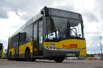 B-V 4383 stehen auf dem Betriebshof Indira-Gandhi-Straße. Aufgenommen am 22.09.2018 / Solaris Urbino 18.