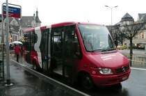 Stadtbus Rapperswil-Jona, 8640 Rapperswil SG, Linie 994, Nr. 23: MB 616 CDI SG 66'946 (Oskar Schneider AG, 8734 Ermenswil) am 10. Dezember 2008 bei der neuen Busstation Rapperswil Bahnhof
