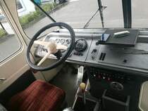 Der Fahrerarbeitsplatz des Ikarus 66 der Neubrandenburger Verkehrsbetriebe in Neubrandenburg am 22.09.2017