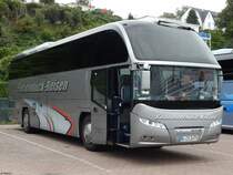 Neoplan Cityliner von Ferienglück-Sonnenschein-Reisen aus Deutschland im Stadthafen Sassnitz am 23.09.2017