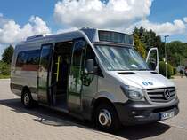 Hier ist der KA HO 7005 von Hassis Omnibus auf der Buslinie 135 nach Neuenbürg unterwegs. Gesichtet am 31 Mai 2019 am S-Bahn Bahnhof Oberöwisheim.
