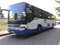 An der Haltestelle Karnin steht am 30. August 2019 ein S 415 der UBB. 