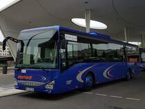 Hier wartet der PF ER 126 von Eberhardt Reisen auf einen nächsten Einsatz. Abgelichtet am 11.06.2019 am HBF in Pforzheim.