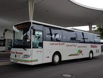 Hier ist der PF MR 4008 von Müller Reisen auf der Buslinie 718 nach Arnbach über Gräfenhausen unterwegs. Fotografiert am 11 Juni 2019 am Bahnhof in Pforzheim.