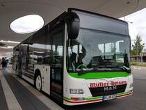 Hier wartet der PF MR 4114 von Müller Reisen auf seinen nächsten Ausflug. Fotografiert am 11.06.2019 am Bahnhof in Pforzheim.