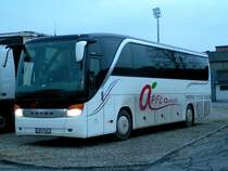 SETRA; S415HD hat in den sp�ten Nachmittagstunden Fussballfan´s zum FILL-Metallbaustadion in Ried i.I. gebracht; 0851213