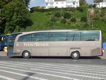 Mercedes Travego von Felix-Reisen aus Deutschland im Stadthafen Sassnitz am 03.10.2017