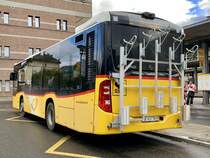 Heckansicht des neuen MB C2 K hybrid '11216' von Aeschi am 5.10.19 beim Bhf Spiez.