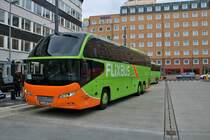 FlixBus Neoplan Starliner am 05.10.19 in Frankfurt am Main