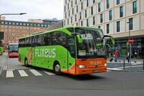 FlixBus Mercedes Benz Tourismo am 05.10.19 in Frankfurt am Main 