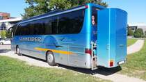 Setra 415 HD (SO 21615) mit einer Gepäckbox im 200er-Design bei der Saalsporthalle Zürich, Schneider Reisen und Transport AG, Langendorf, Aufgenommen am 15. September 2019 