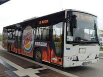 Volvo 8700 der Oppermann Transporte aus Deutschland in Sassnitz am 21.10.2017