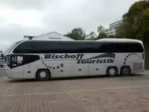 Neoplan Cityliner von Bischoff Touristik aus Deutschland im Stadthafen Sassnitz am 21.10.2017