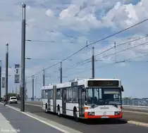 Am 19.Juni 2019 konnte BN-SW 4334 als Linie SB55 auf der Bonner Kennedybrücke aufgenommen werden.