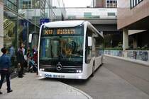 Mercedes Benz E-Citaro am 17.10.19 am Flughafen Frankfurt am Main auf der Linie X17 von Autobus Sippel im Testbetrieb