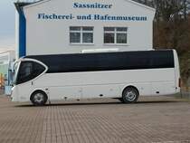 Mercedes Sundancer von BoyTours aus Deutschland im Stadthafen Sassnitz am 26.12.2017