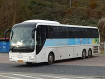 MAN Lion's Coach von Betuwe Express aus den Niederlanden im Stadthafen Sassnitz am 26.12.2017