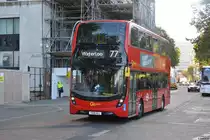 24.10.2018 / London / Alexander Dennis Enviro 400 / YX18 KXJ.