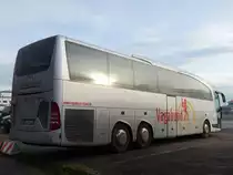 Mercedes Travego von Neubauer/Vagabund-Reisen aus Deutschland im Stadthafen Sassnitz am 27.12.2017